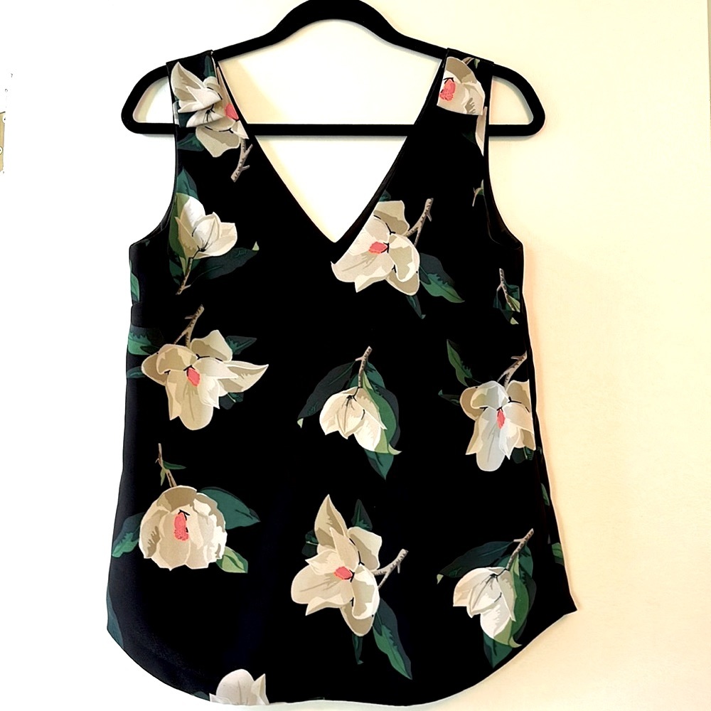 Banana Republic v neck tank blouse